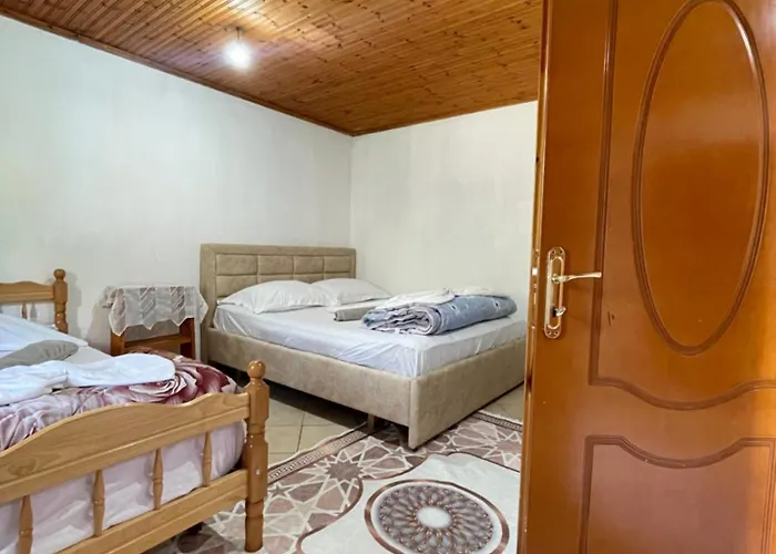 Lokthi Guesthaose Theth