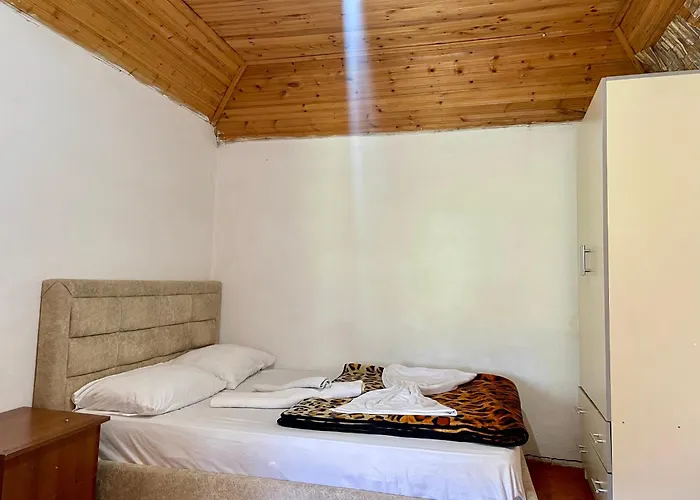 Lokthi Guesthaose Theth